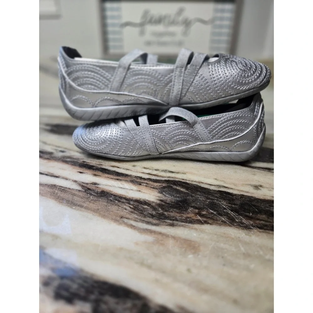 Puma x Wicked Glinda Mary Jane Metallic Silver Embroidered Sneakers Broadway NEW